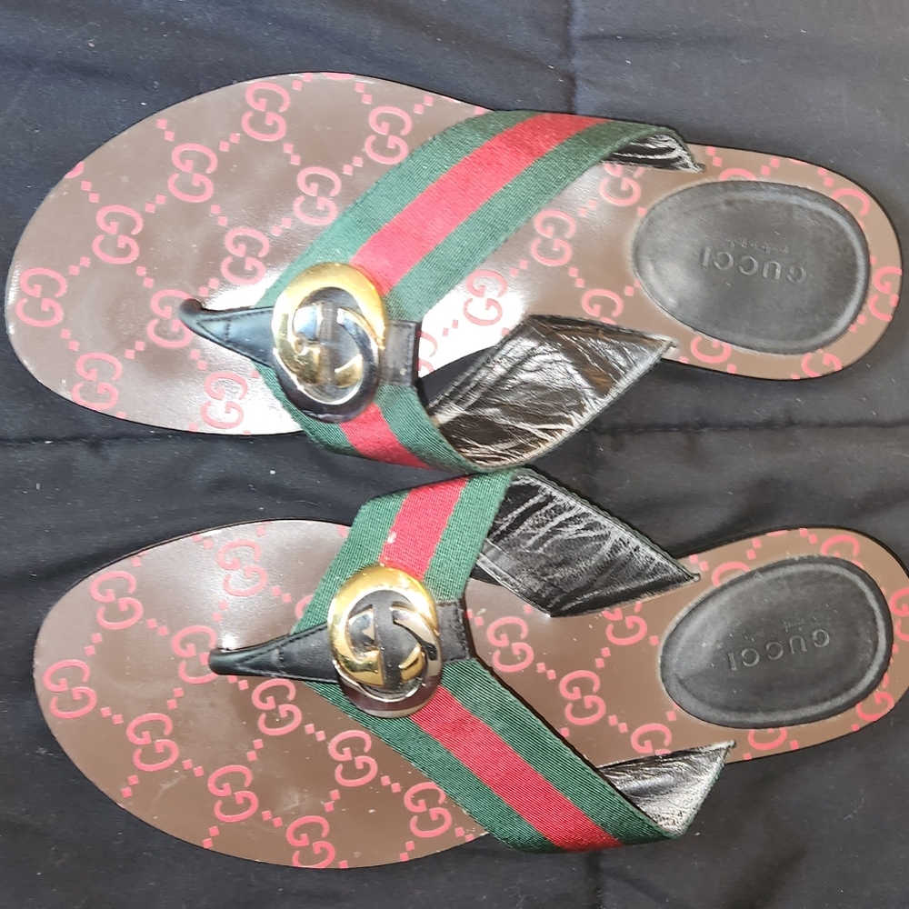 Gucci - Authentic  * Lifting In The Middle Of The Sole On Each Shoe* See Pics